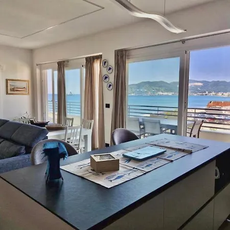 Un Affaccio Sul Mare Savone